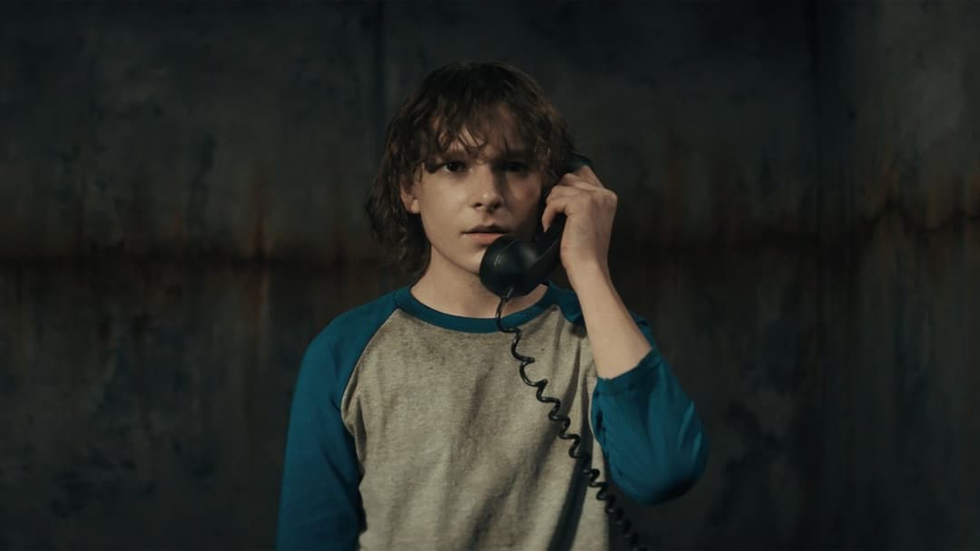 Чорний телефон backdrop 16