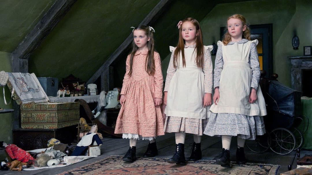 Жінка в чорному backdrop 4