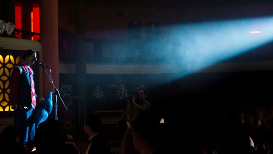 Bingo: The King of the Mornings backdrop 6