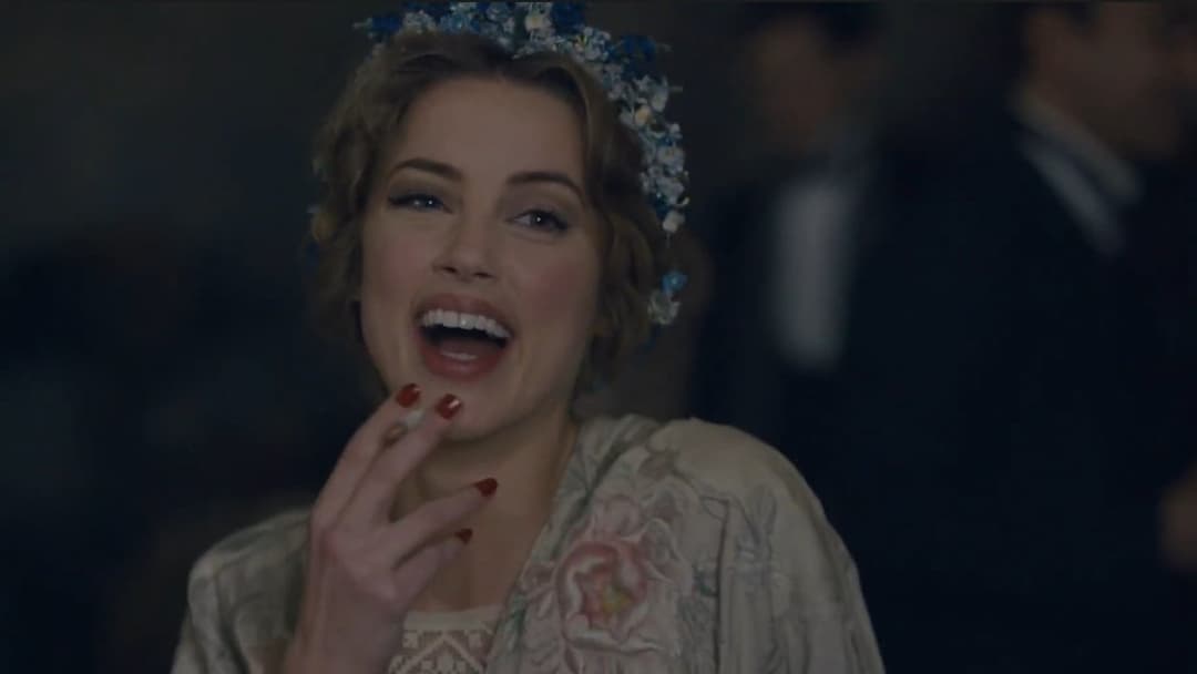 Дівчина з Данії backdrop 5