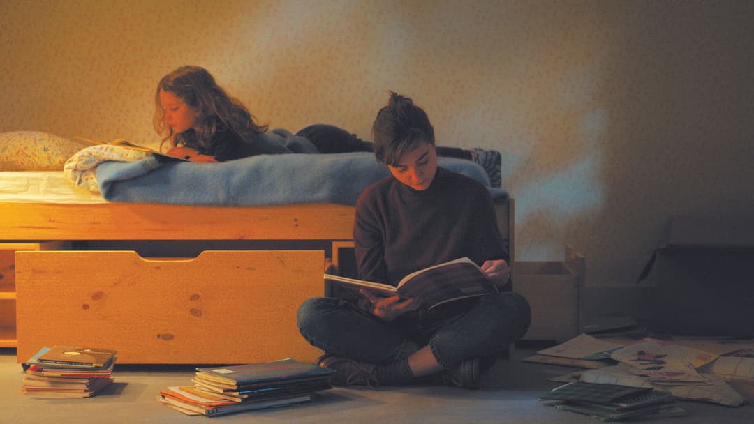 Petite Maman - Als wir Kinder waren backdrop 2