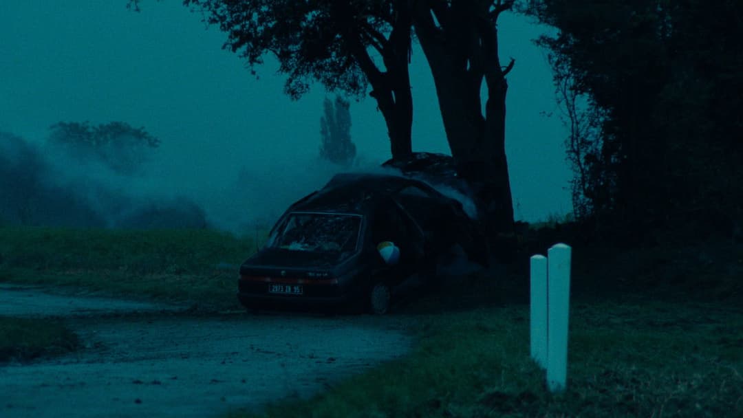 Drei Farben: Blau backdrop 19