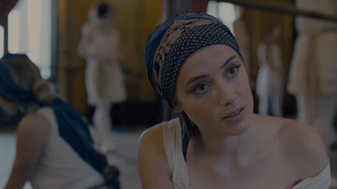 Дівчина з Данії backdrop 12