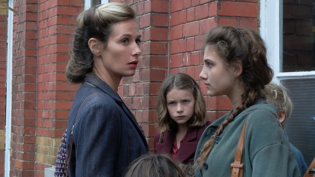 Le voyage de Fanny backdrop 2