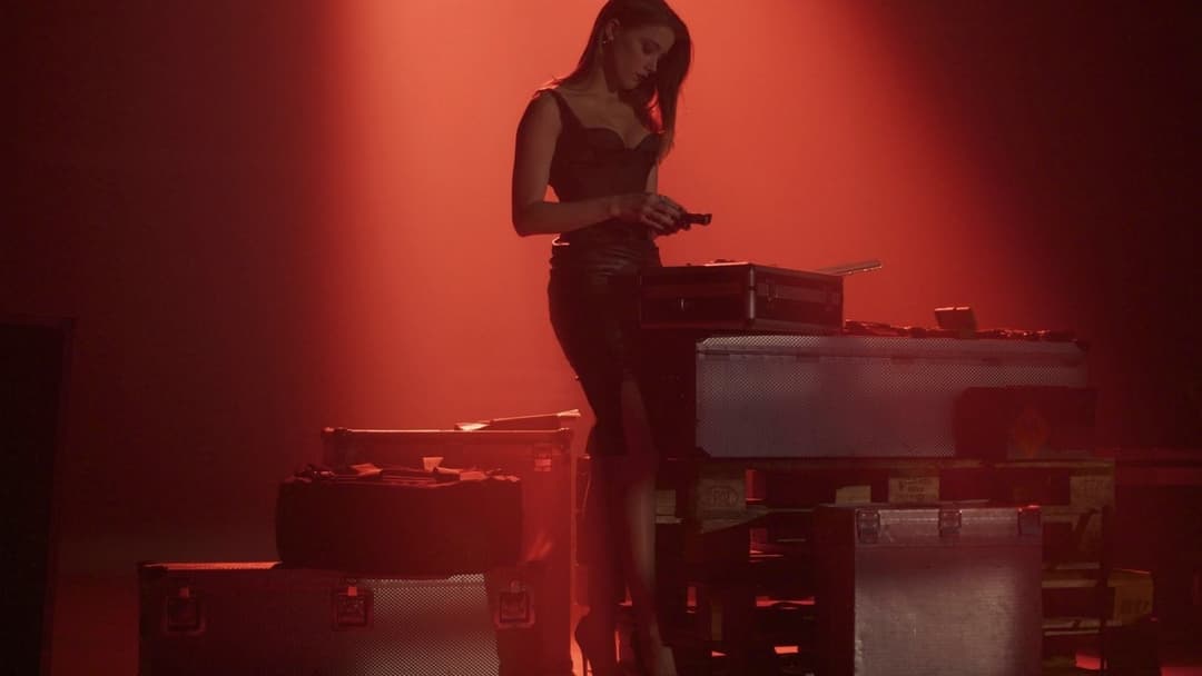 3 Days to Kill backdrop 3